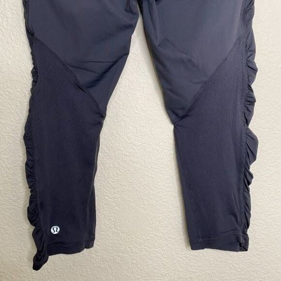 Lululemon athletica Deep Coal Run: In the Sun Crop 19" Size 6 - Picture 6 of 9
